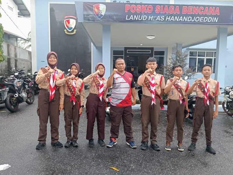 Komandan Lanud H. AS Hanandjoeddin Lantik Pramuka Saka Dirgantara SMPN 6 Tanjungpandan