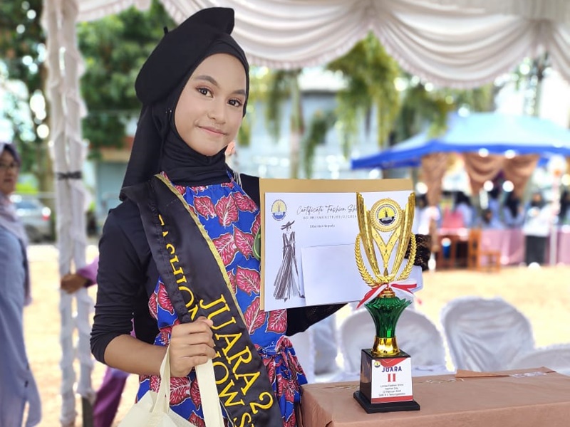 Zhila Ledyva Raih Juara 2 Lomba Fashion Show tingkat SMP di Sparta Fashion Day SMKN 3 Tanjungpandan