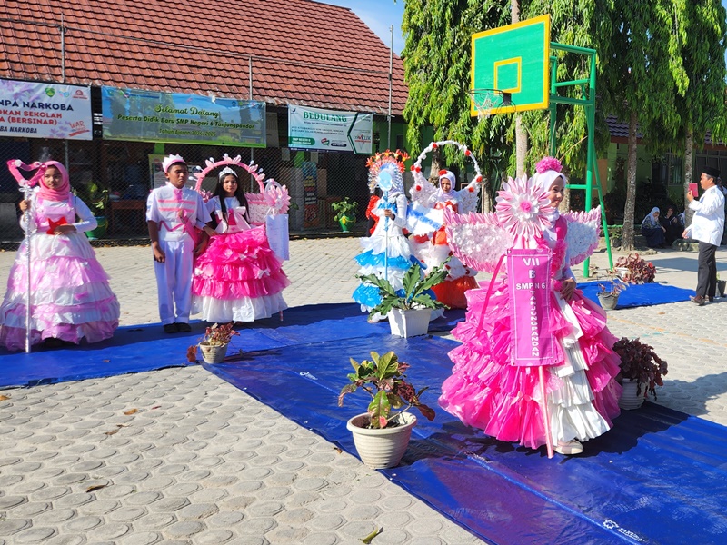 Gelar Karya P5 Peragaan Busana dari Bahan Bekas