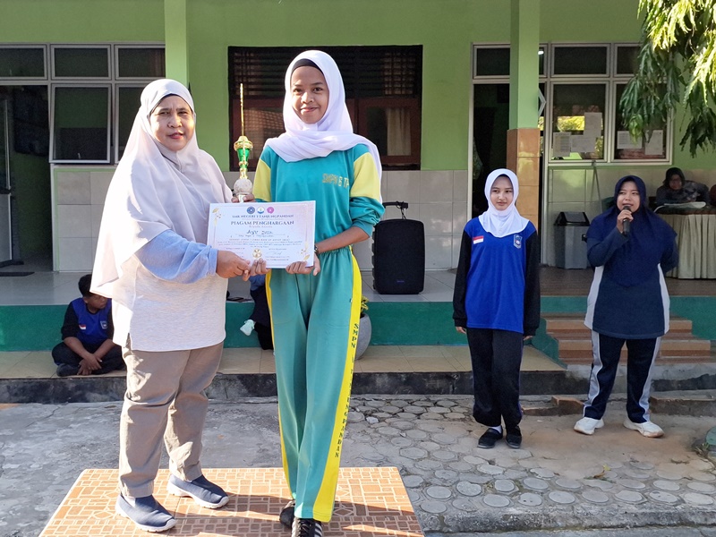 Ukir Prestasi, Ayu Jusa Menjuarai Lomba Tata Rias Antar Sekolah